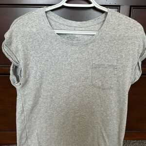 NWOT Light Gray Women’s Short Sleeve Tee w/ front pocket
